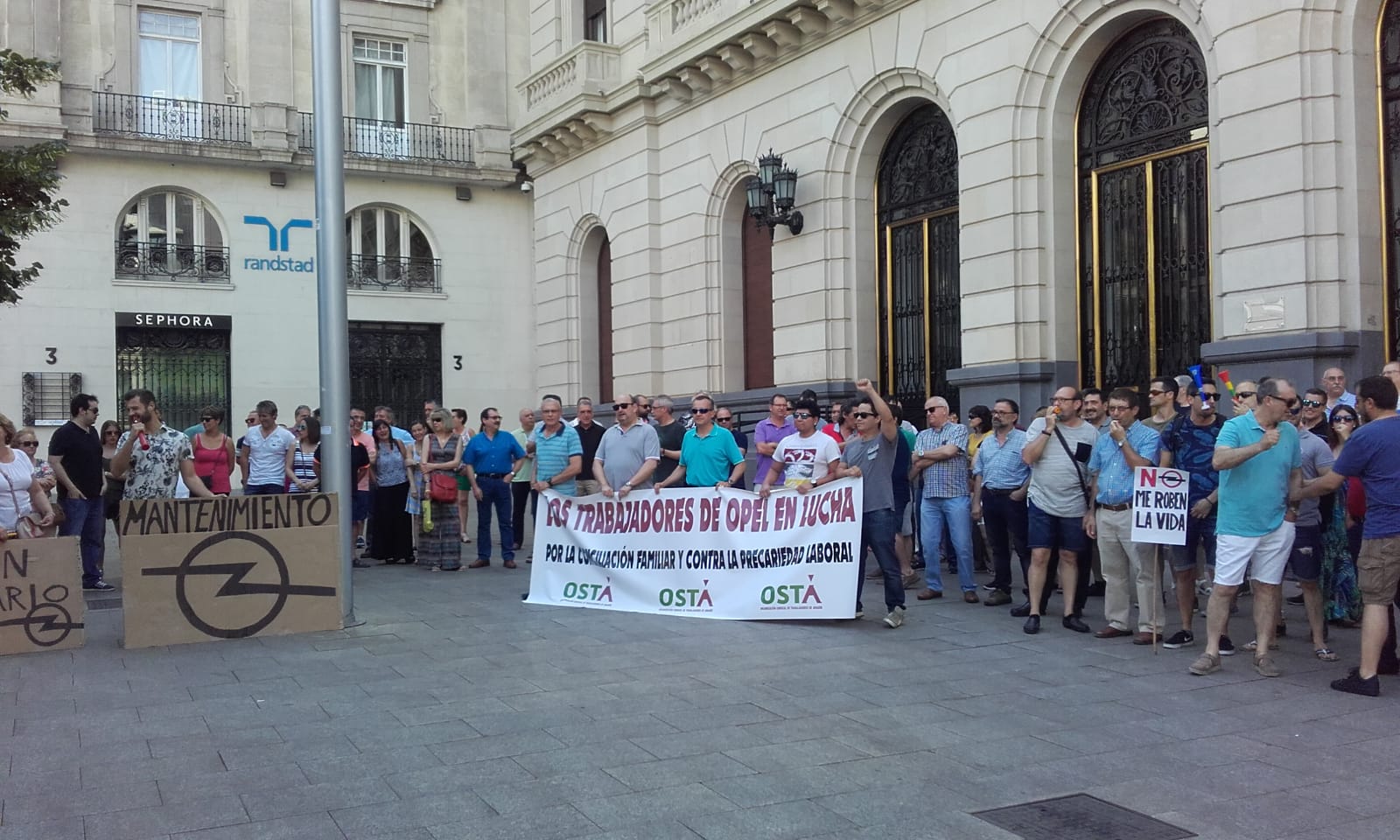 Los trabajadores de OPEL se concentran en Zaragoza