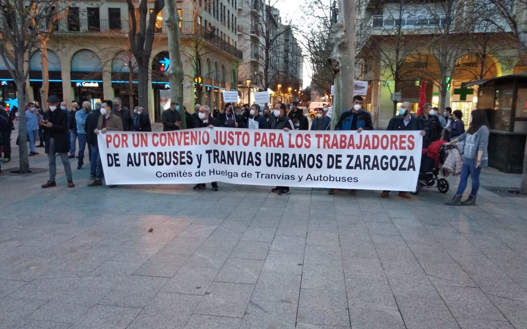 Manifestación conjunta de la plantilla de  autobuses urbanos y tranvía de Zaragoza