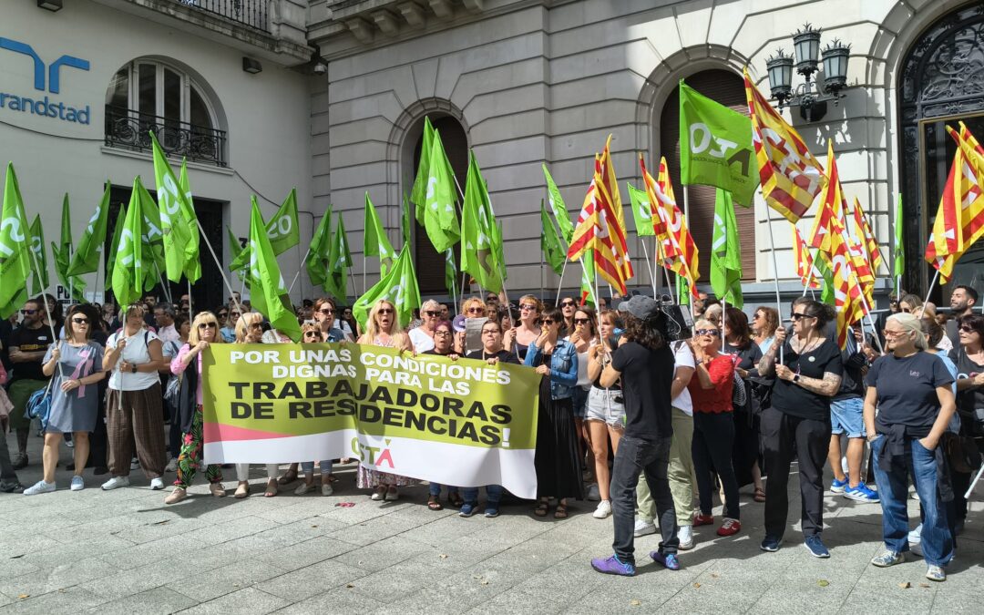 Movilización de las trabajadoras de residencias en Zaragoza para exigir un convenio digno y salarios que permitan vivir